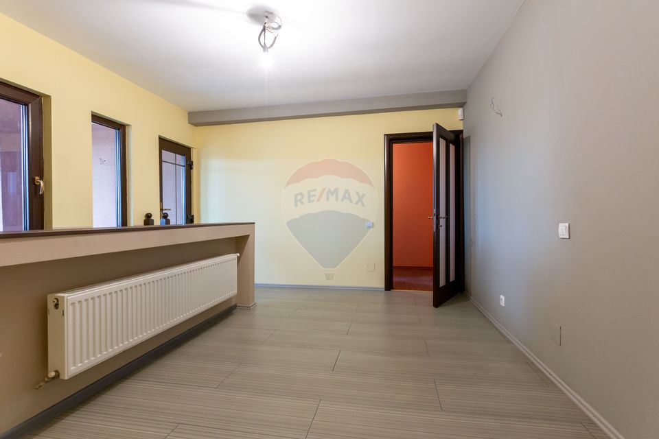 10 room House / Villa for sale, Serbanesti area