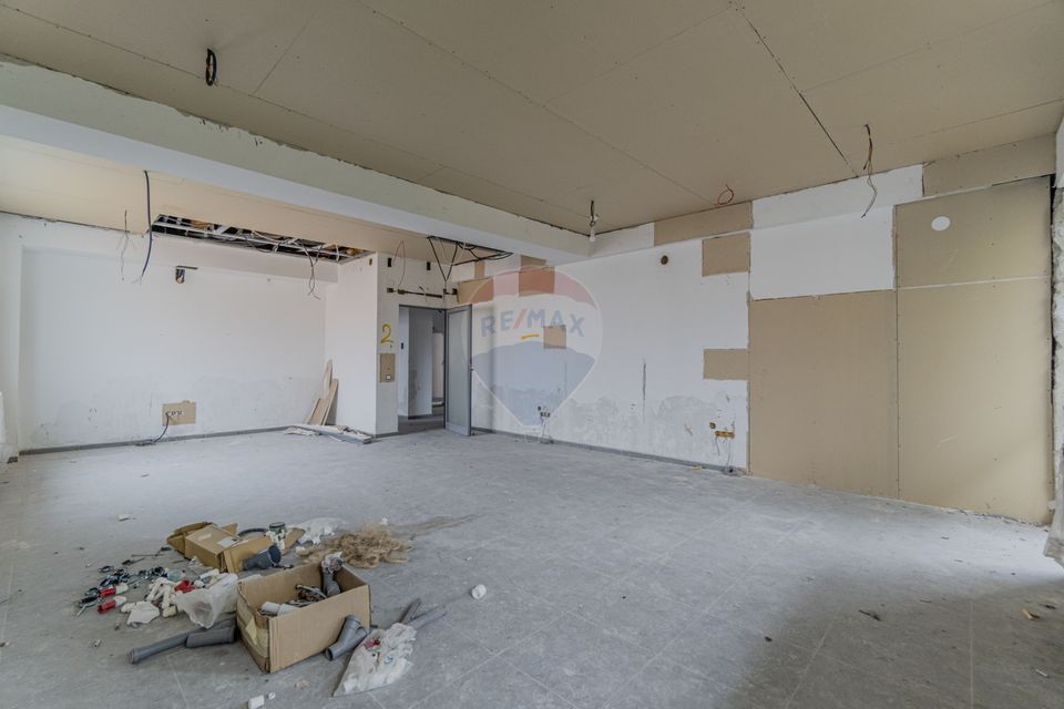 Cladire de 902 mp utili de vânzare, zona Grivitei - DN 13, COMISION 0