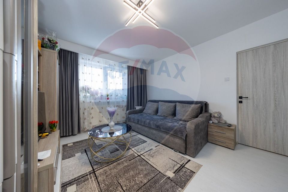 Apartament cu 3 camere de vânzare în zona Electroprecizia