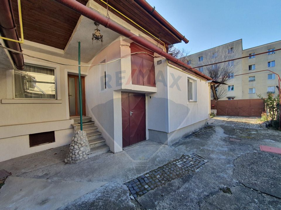 3 room House / Villa for sale, Florilor area