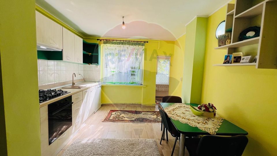 Apartament cu 3 camere de vânzare