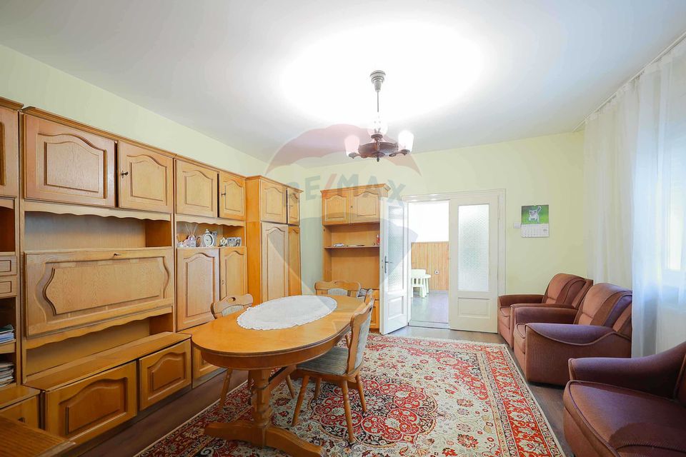 Casă cu 5 camere,489 mp teren de vânzare, în zona Ioșia, Prima Shops