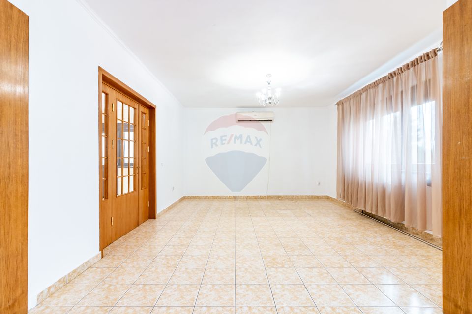 House / Villa with 13 rooms for rent in Pipera area