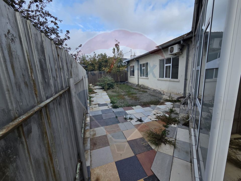 Ansamblu casa de locuit, hala productie ,spatiu de birouri si teren