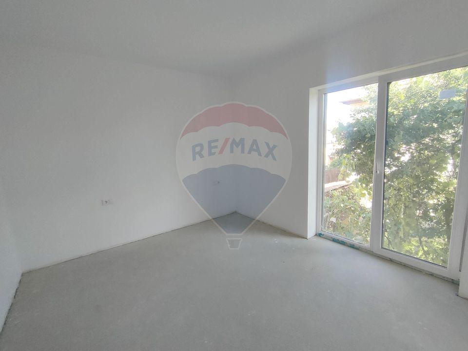 Casă cu 3 camere de vânzare în zona Turnisor