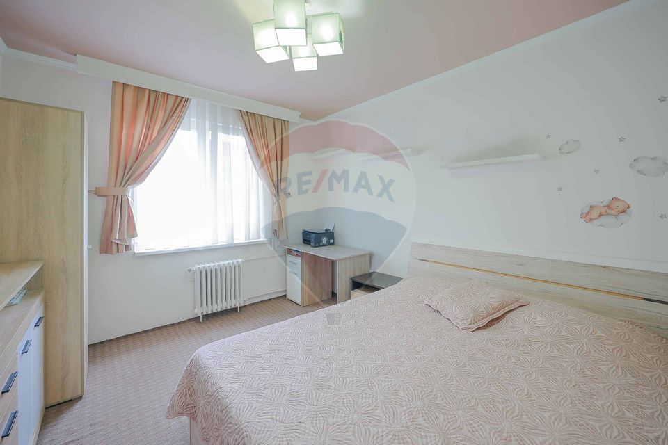 Apartament cu 3 camere de vânzare în zona Dacia