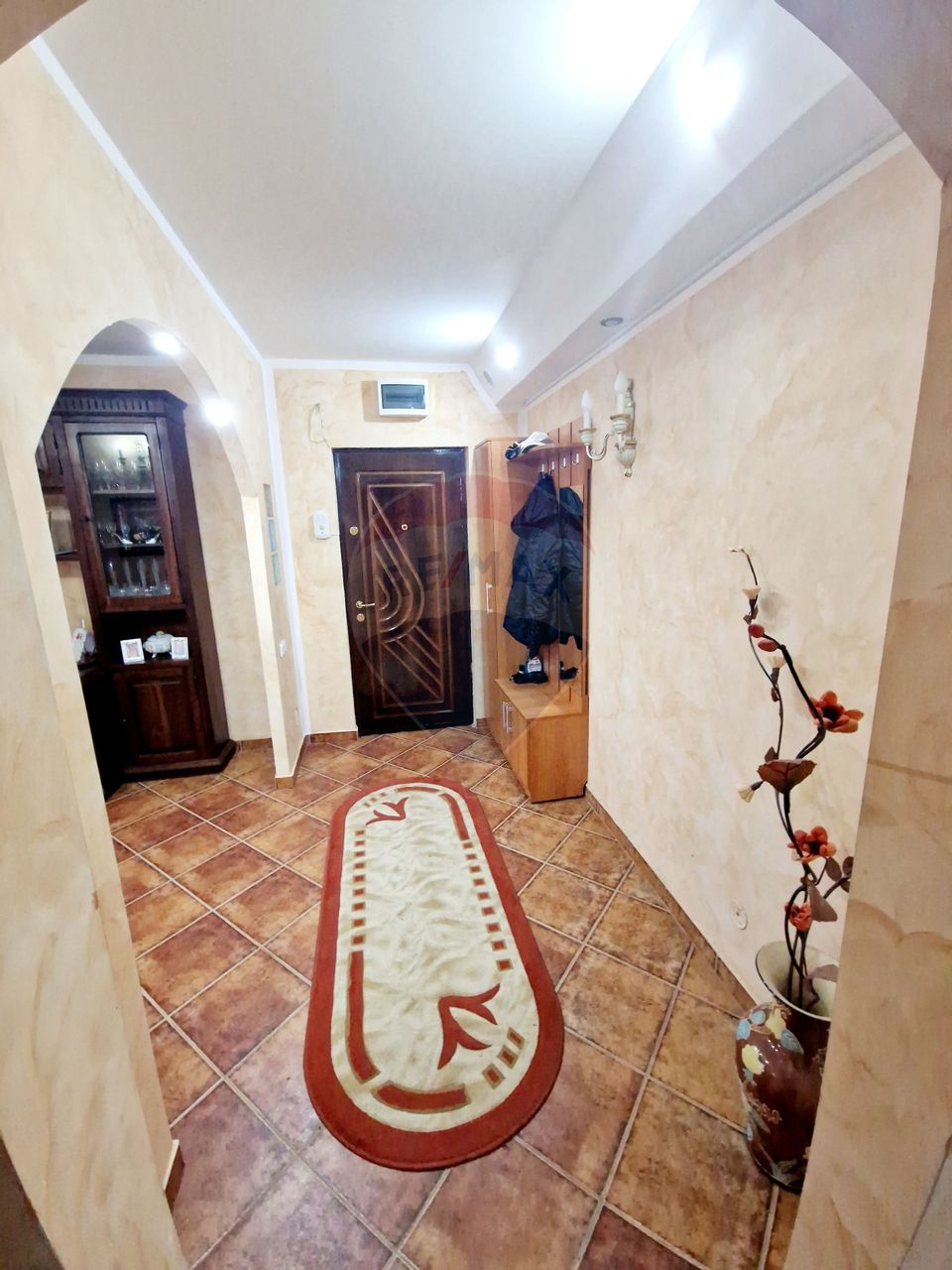 Apartament cu 3 camere de vânzare în zona Darmanesti