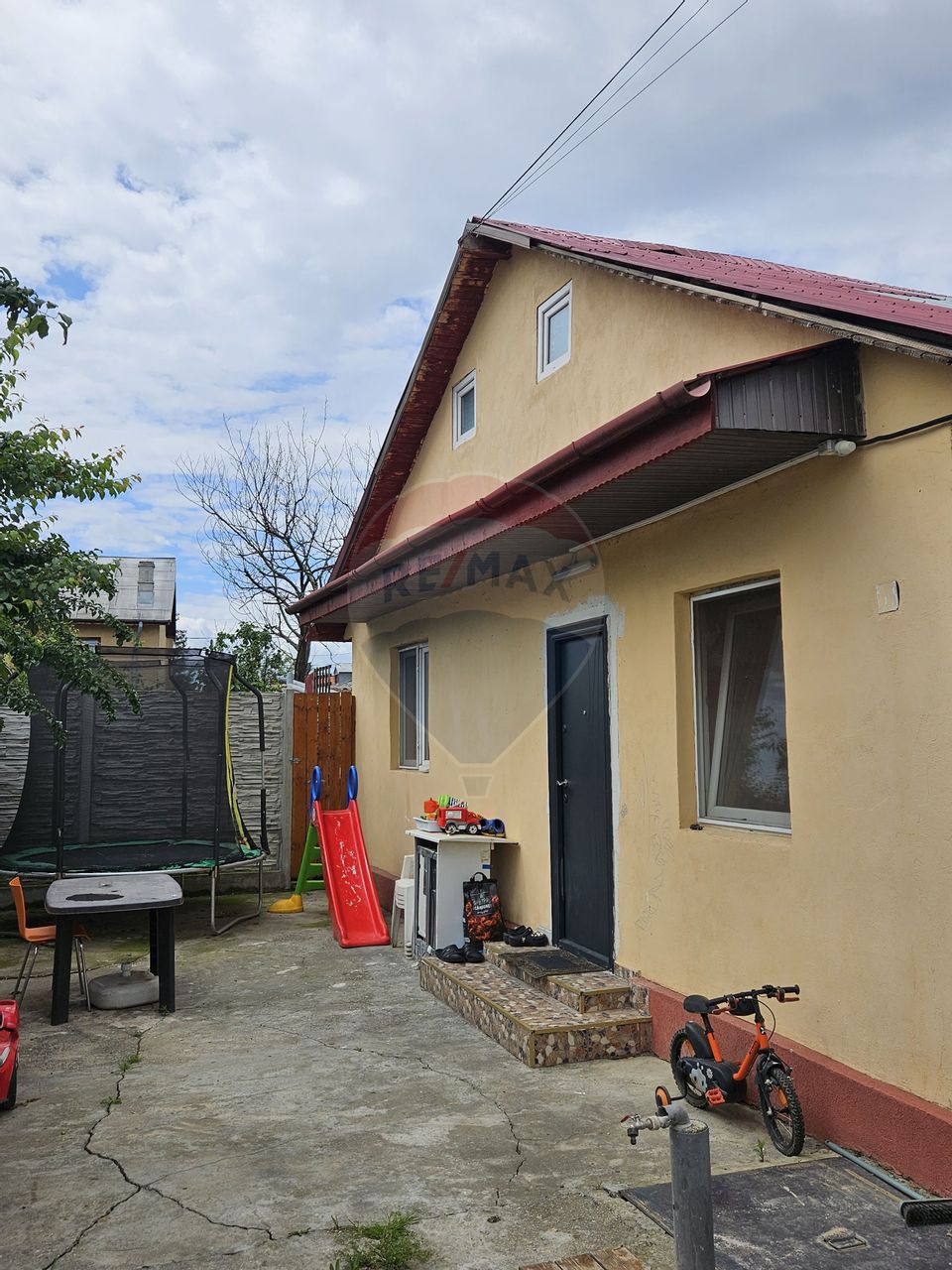 Casă / Vilă 3 camere mobilata 80 mp + teren 261 mp an constructie 2013