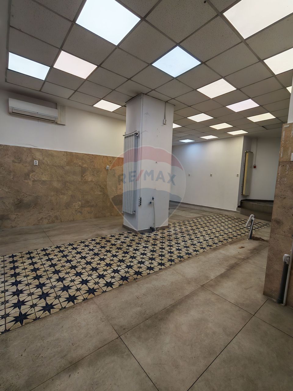230.99sq.m Commercial Space for rent, Ultracentral area