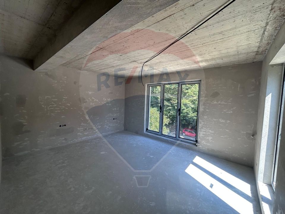 VILA NOUA DE VANZARE in zona Parcul Mare (Regina Maria)