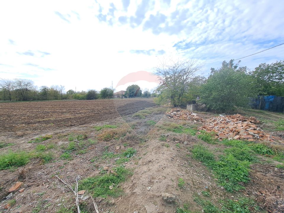 Land 3 ha with front at 3 streets in Calarasi county, DN4 - Soldanu