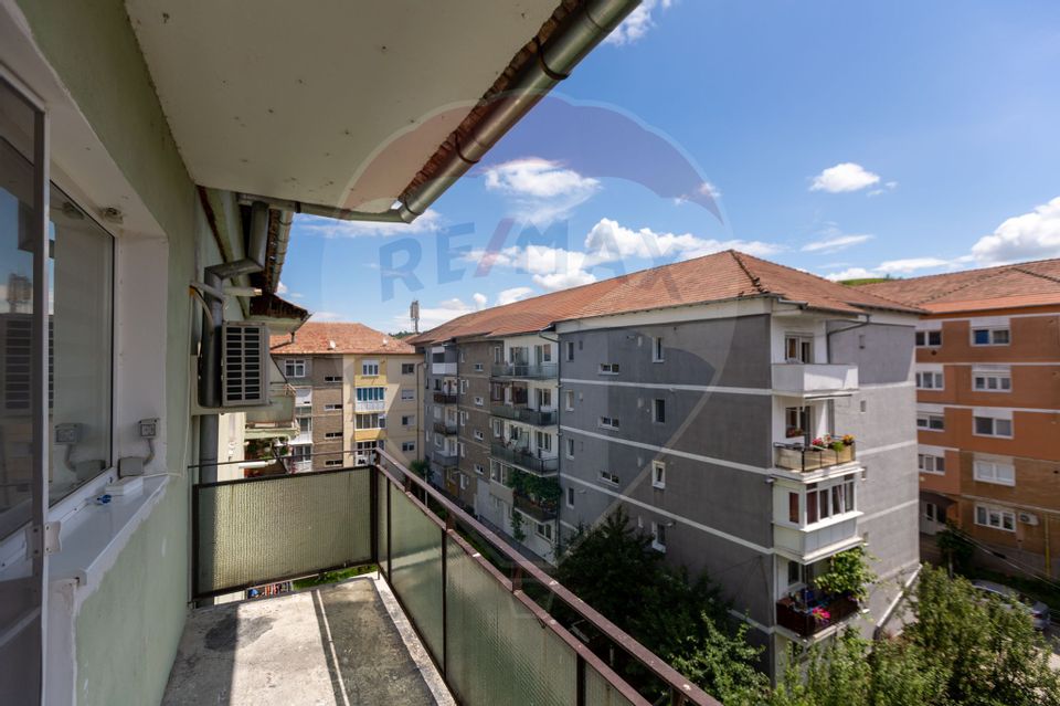 Apartament cu 3 camere, 2 bai si 2 balcoane in cartierul Vitrometan