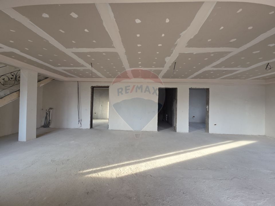 6 room House / Villa for sale, Izvoare area