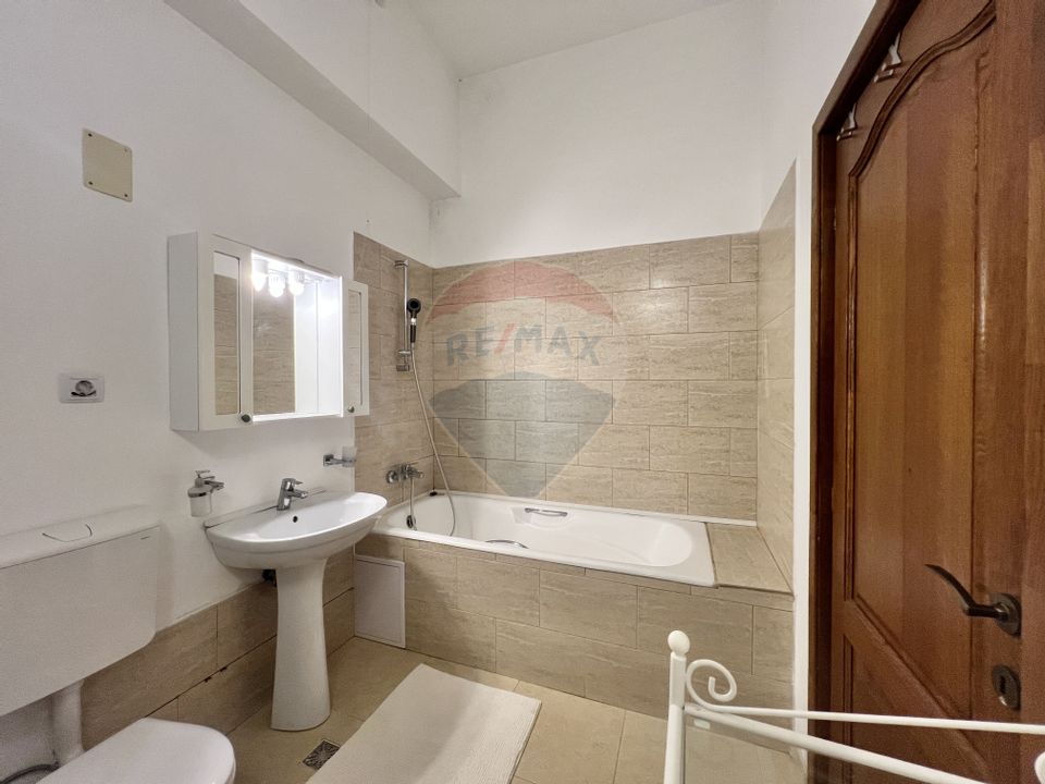 8 room House / Villa for sale