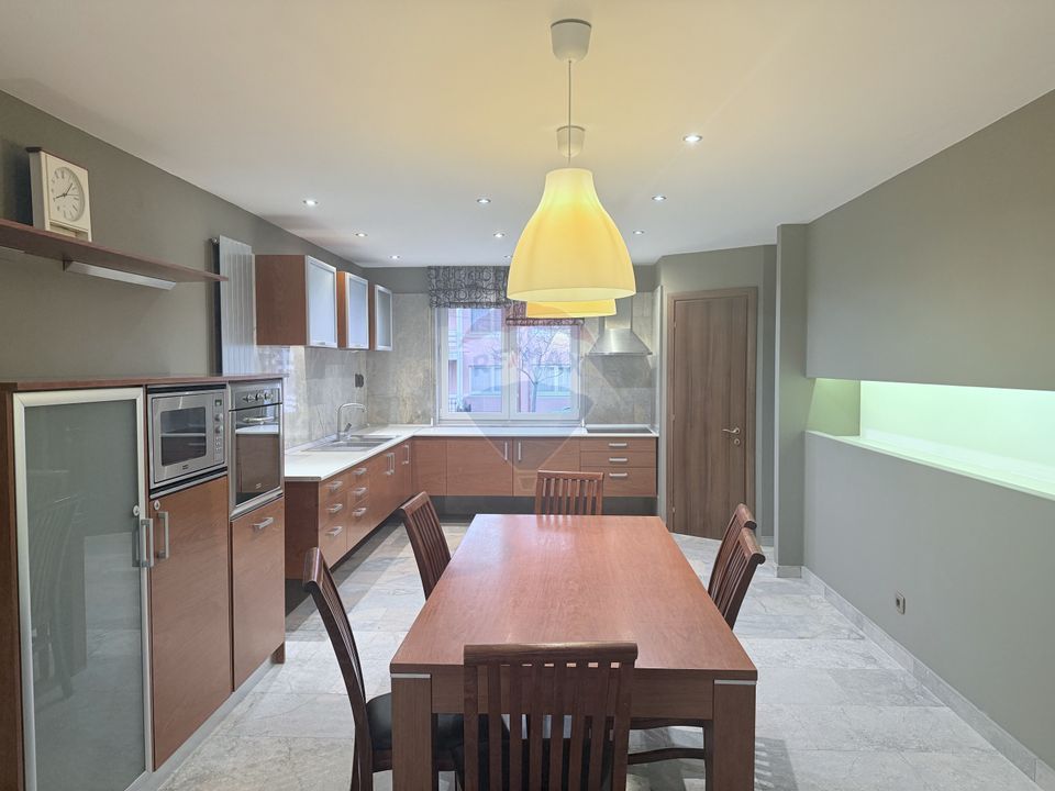 Casă / Vilă de închiriat în  Buna Ziua