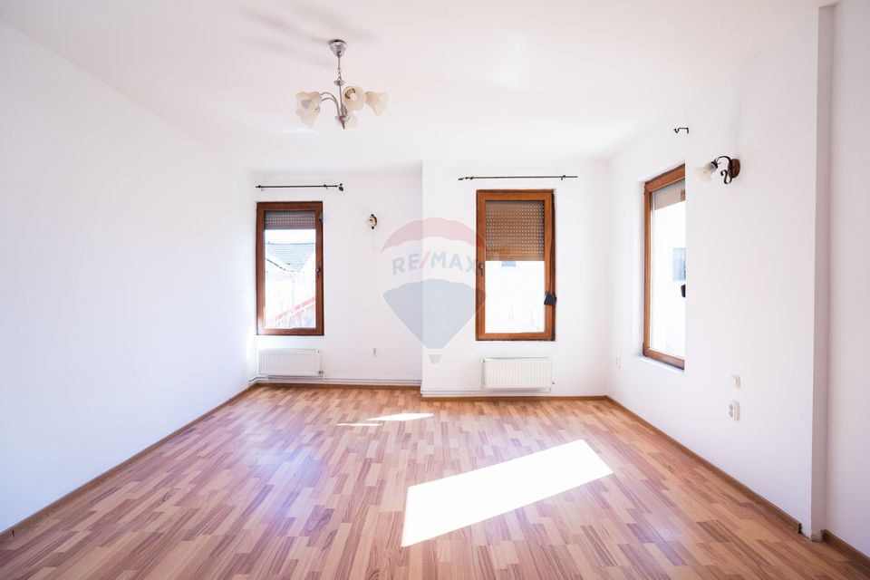 Casă individuală de Vânzare, 242mp utili+ teren de 380mp, în Pitești