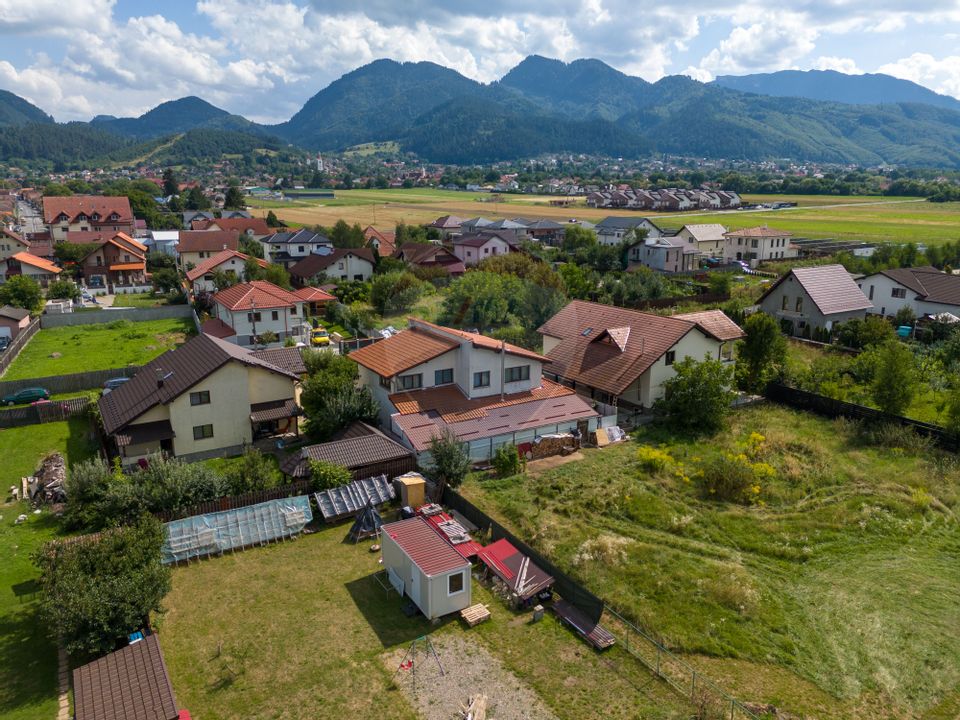 Conac, proprietate unica, in mijlocul naturii, Sacele!