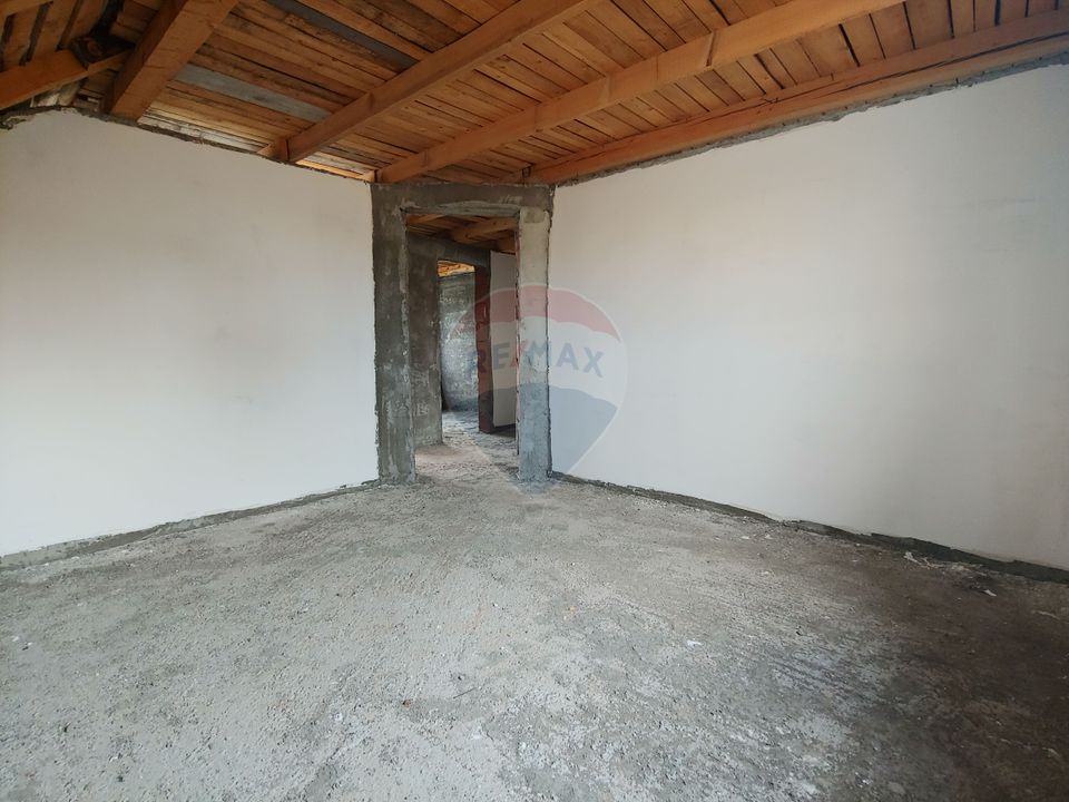 Casă / Vilă individuală cu 560 mp teren, de vânzare în Scheia, Suceava