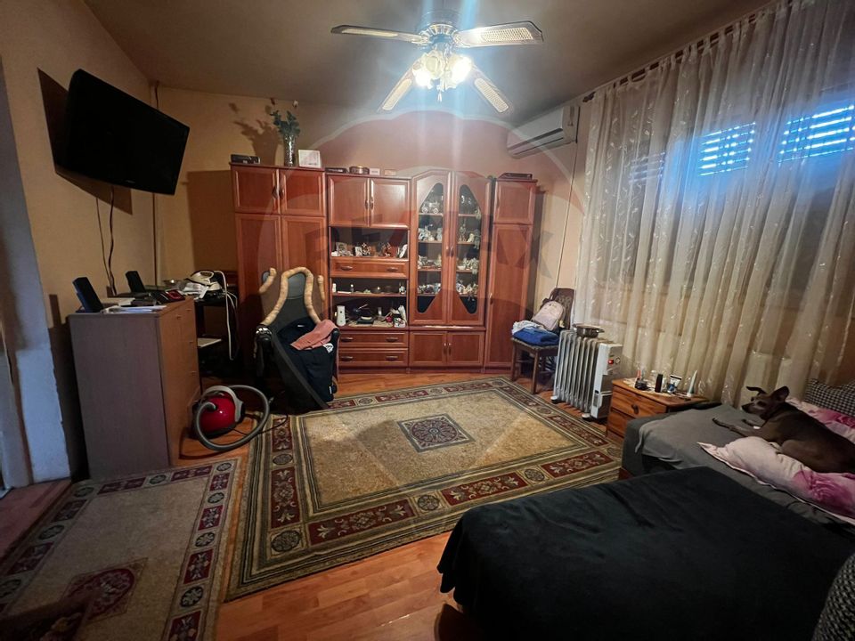 Casă  4 camere 1080 mp teren zona Gradiste