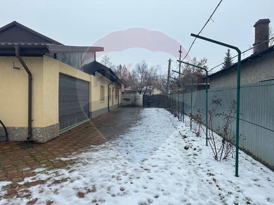 Casă spațioasă 6 camere, 2 băi, garaj spatios și terasă