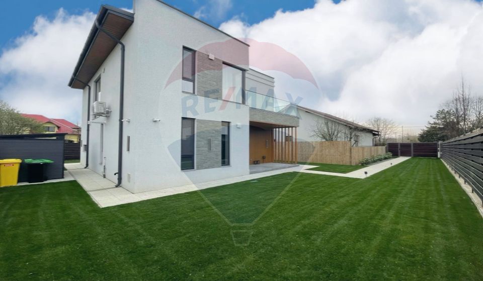 House / Villa for sale in Mogosoaia, shop, bus, utilities