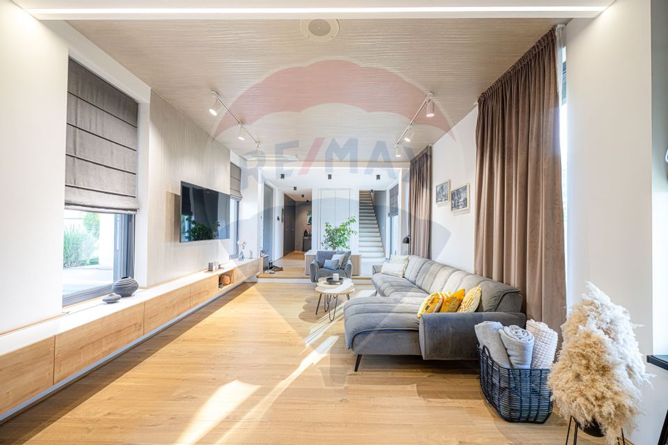 8 room House / Villa for sale