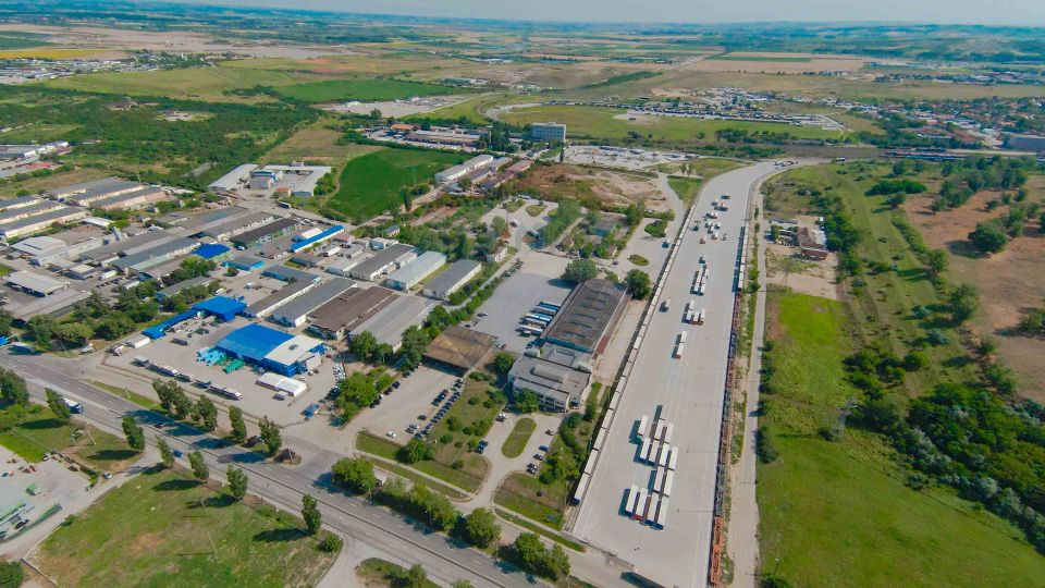 Spațiu industrial de 1,944mp de vânzare în zona Vest