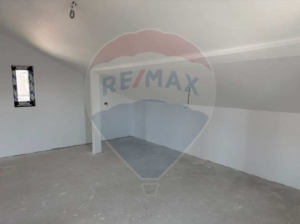 House for sale with 5 rooms and courtyard – Bragadiru