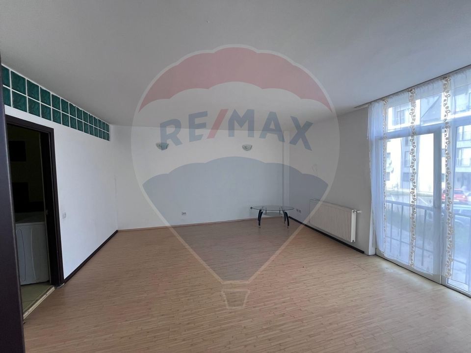 Apartament cu 3 camere de vânzare