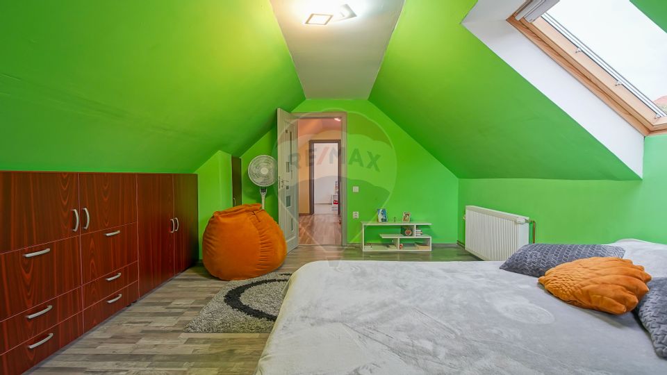 Casa individuala cu doua corpuri, teren 1000mp
