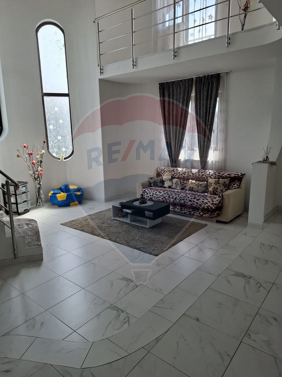 Casă / Vilă cu 5 camere de vânzare