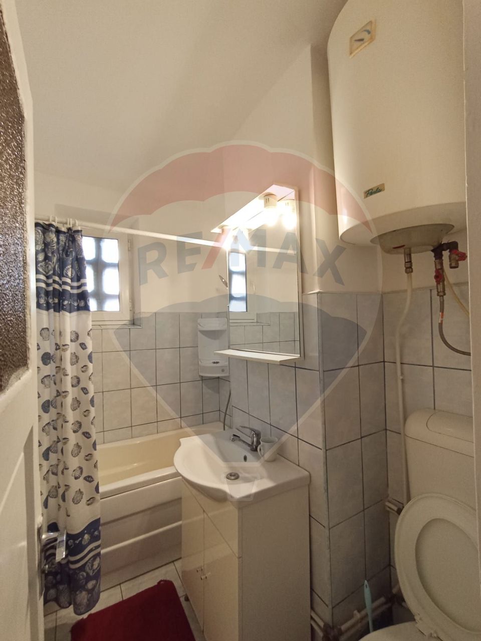 Apartament de închiriat – 2 camere  + balcon