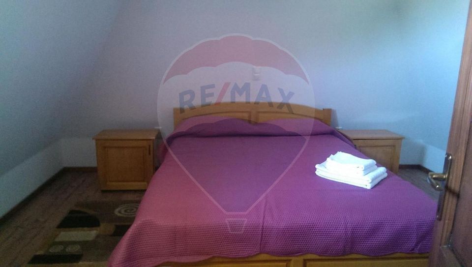 Casă stil maramuresan 4 cam, 4 bai, teren 1500mp, Botiza, Maramures