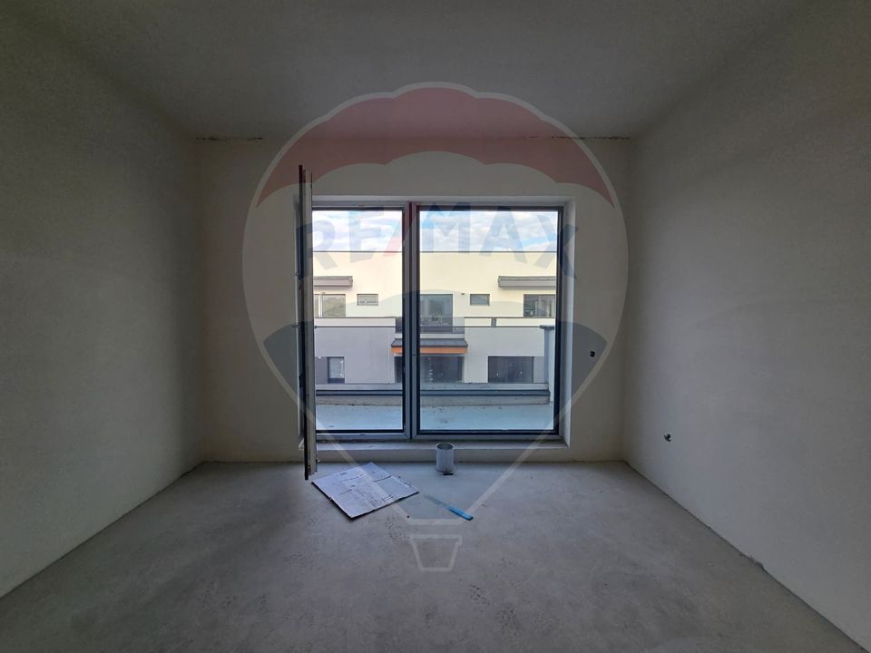 Apartament 3 camere, zona Între Lacuri