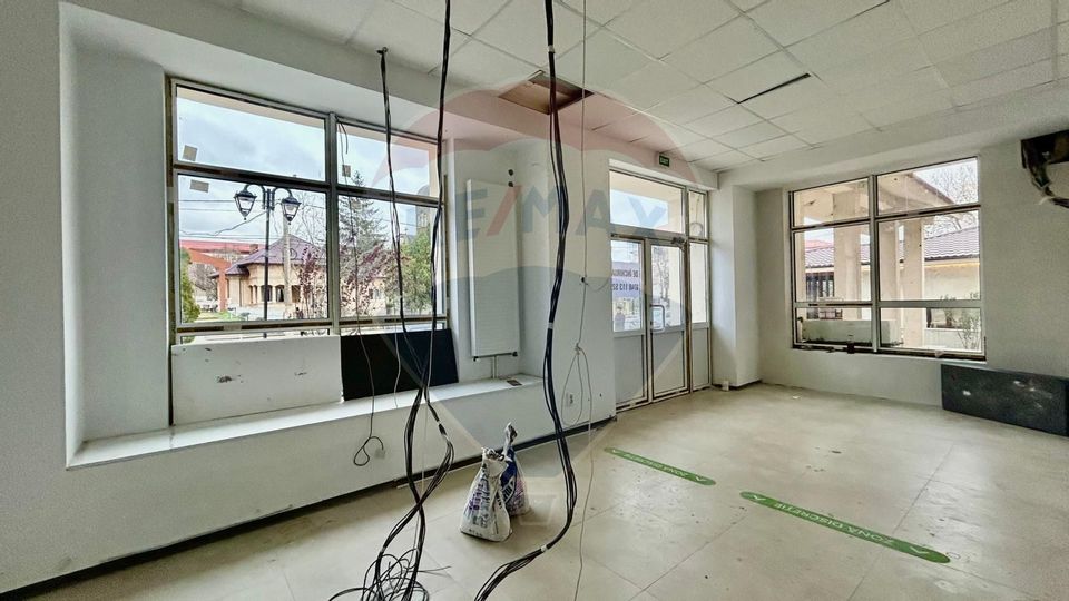 76.72sq.m Commercial Space for rent