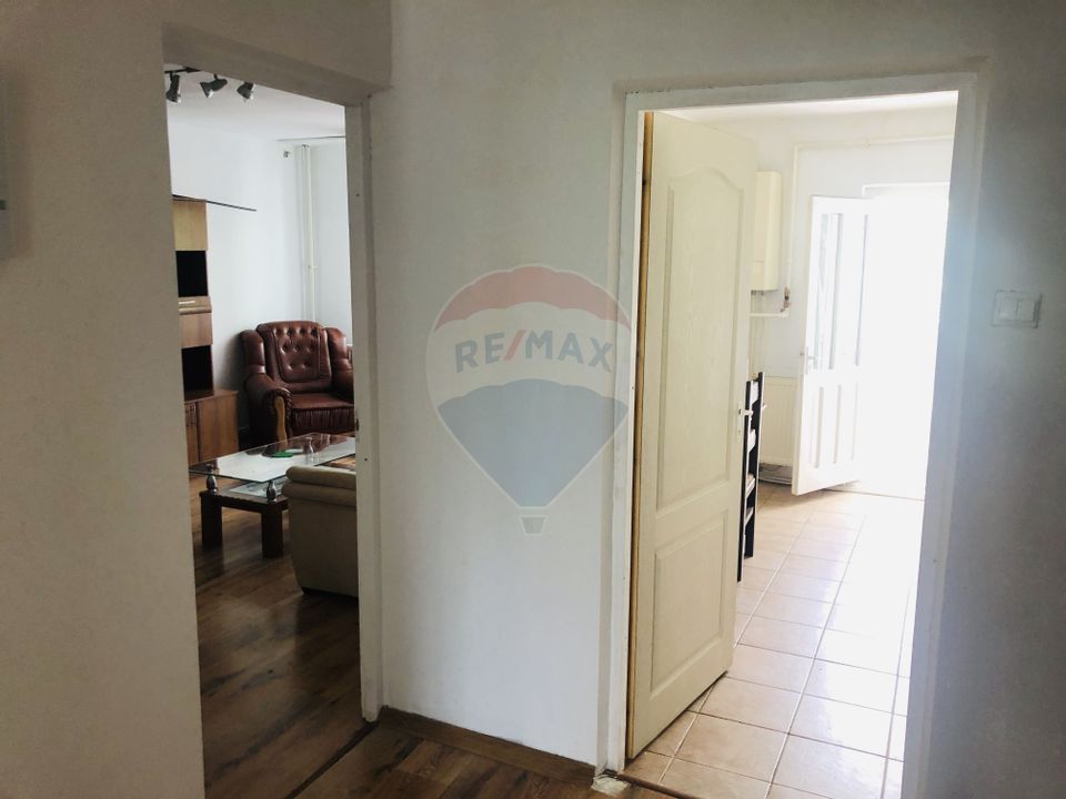 Apartament de închiriat în zona Stefan cel Mare, 3 camere decomandat