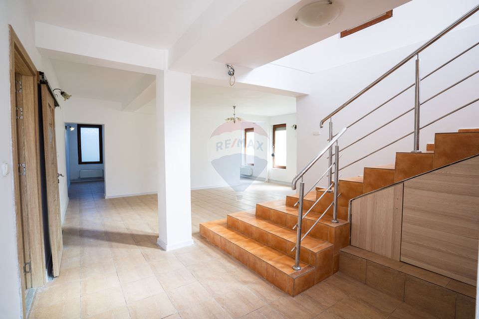 Casă individuală de Vânzare, 242mp utili+ teren de 380mp, în Pitești