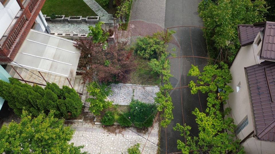 Imobil multifunctional cu parcare privata – de inchiriat