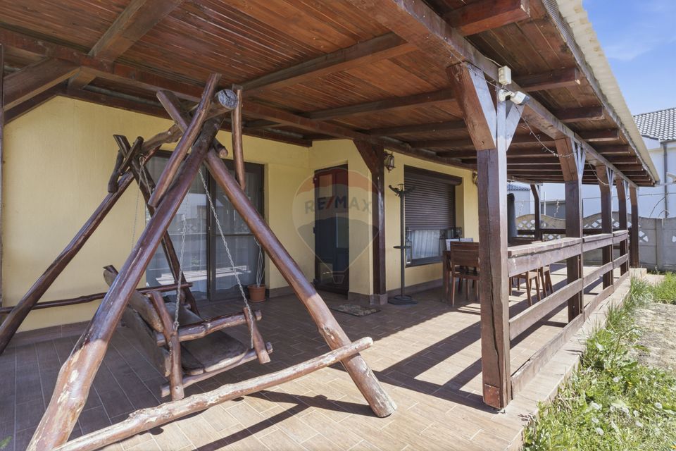 Casă cu 5 camere de inchiriat in Sofronea,Arad