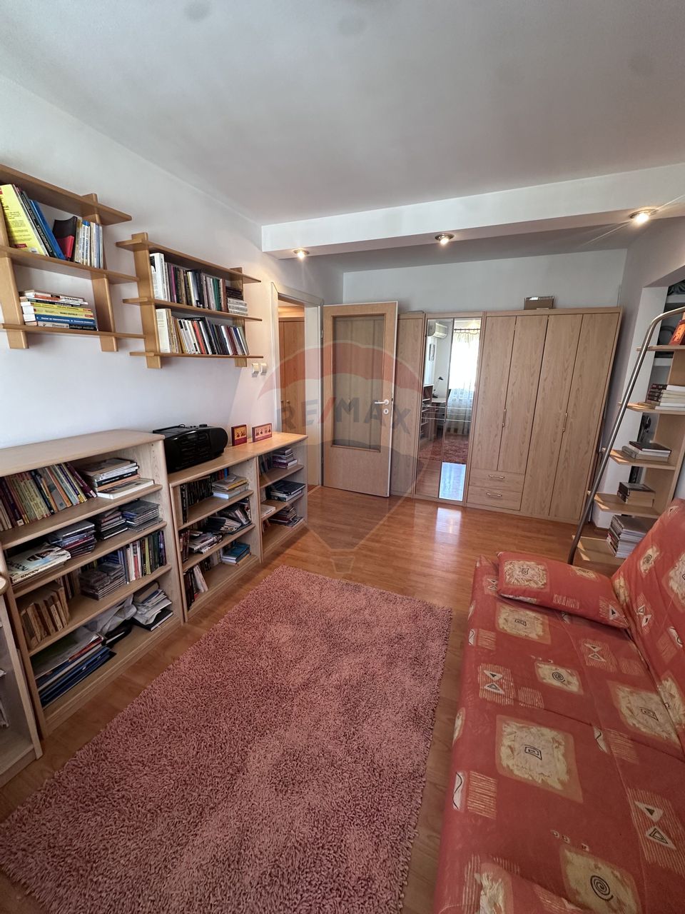 Apartament cu 3 camere de vânzare în zona Baneasa