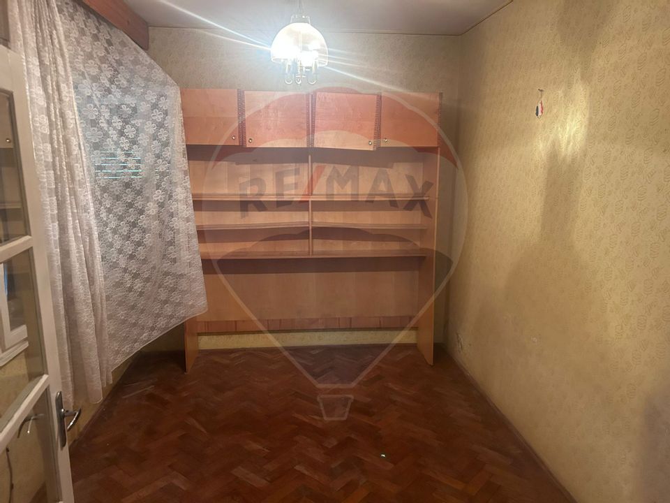 3 room House / Villa for sale, Ferneziu area