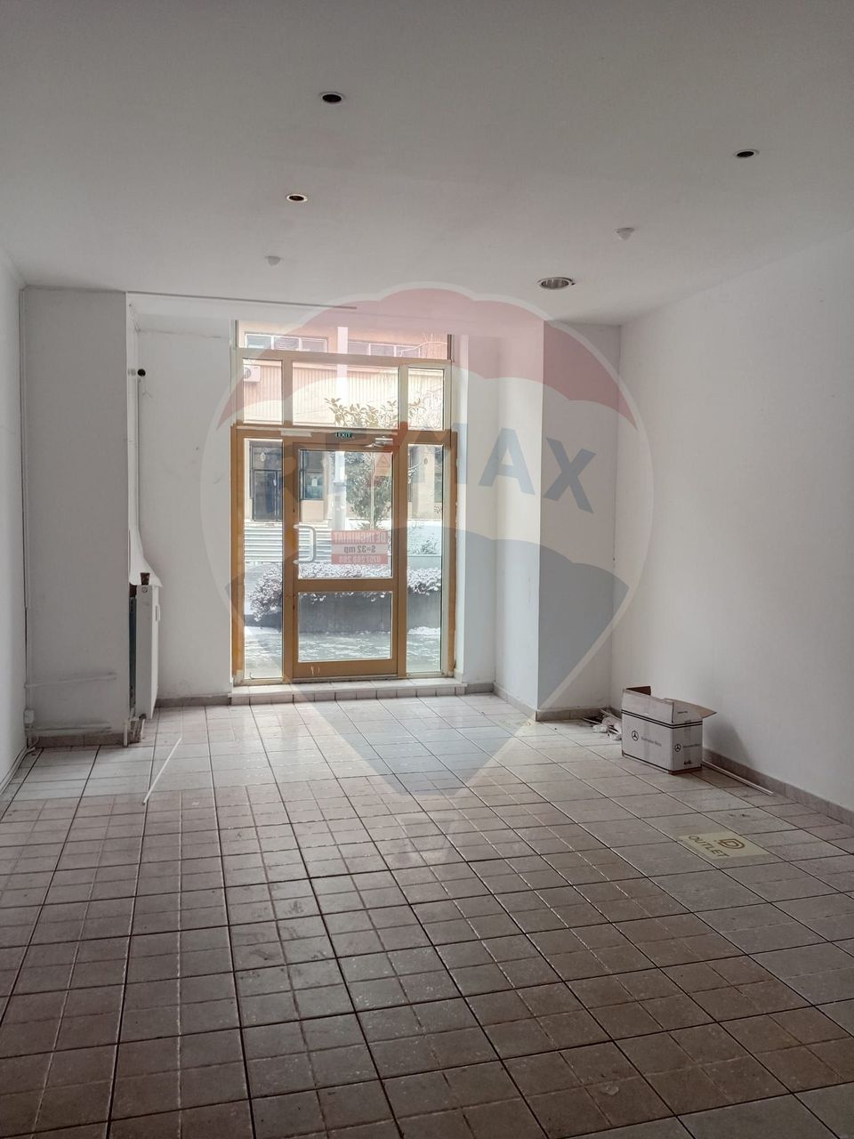 33sq.m Commercial Space for rent, Ultracentral area