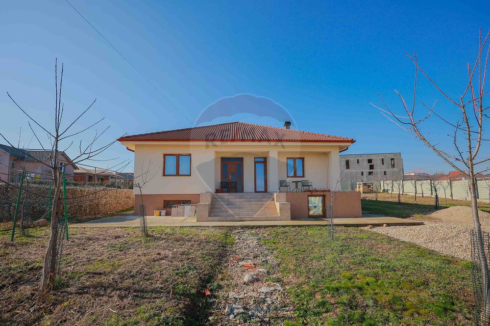 5 room House / Villa for sale