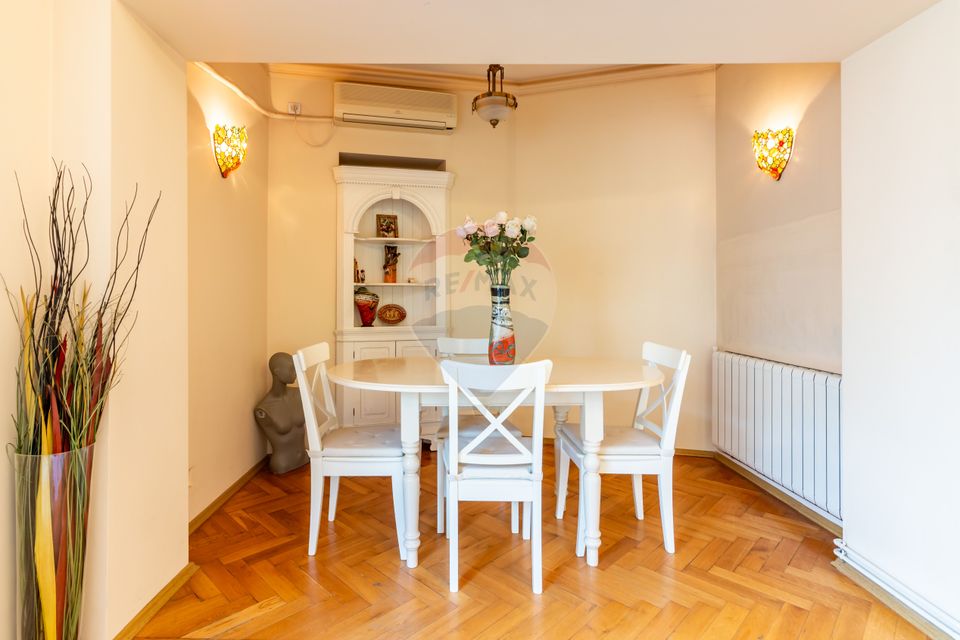 3-room apartment and open-space attic Amzei | English