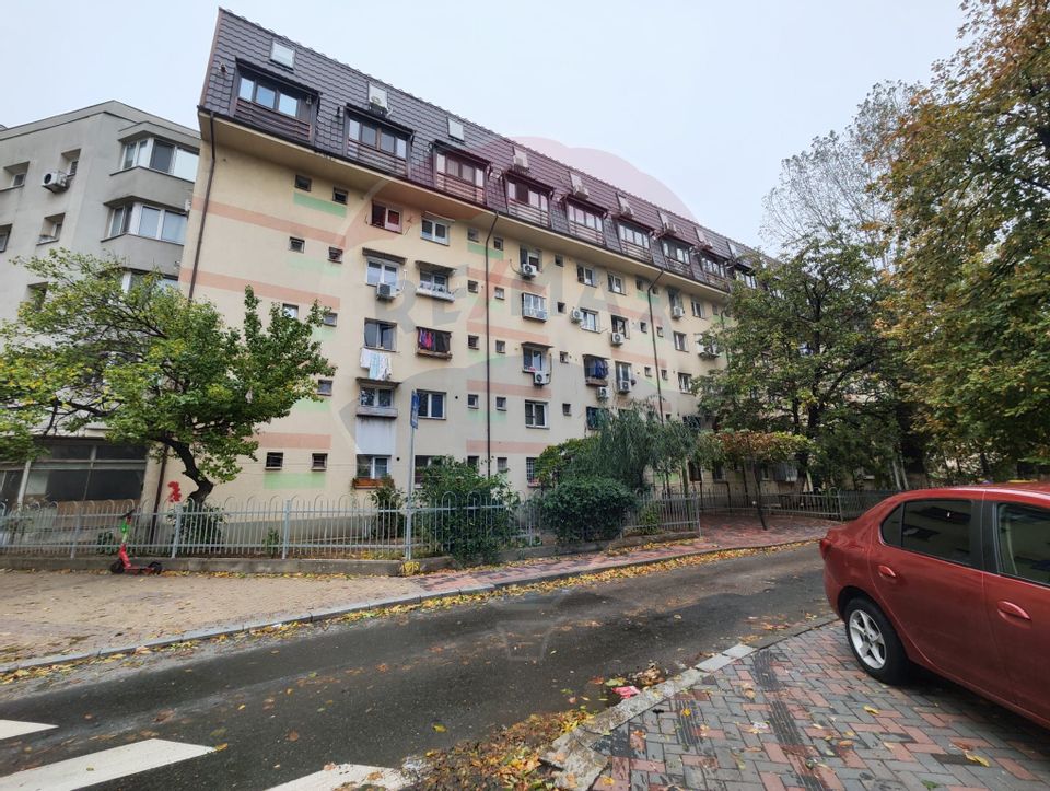 Garsonieră 15 mp utili + boxa 15 mp • mobilat • bloc cu lift • Titan