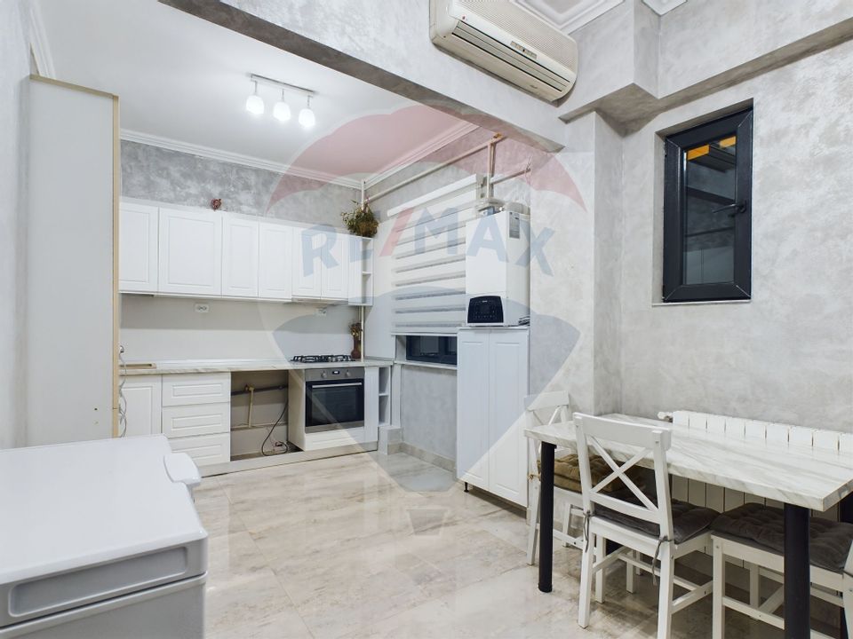 Central apartment, 3 rooms, 2 bathrooms, –completely renovated, modern