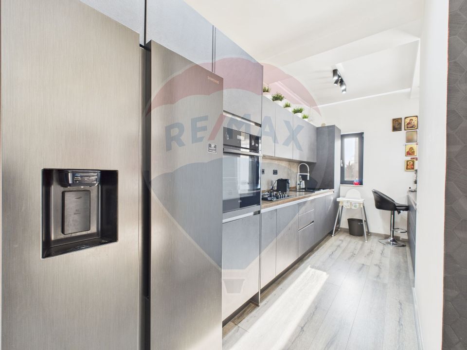 Apartament de vanzare - 3 camere 102mp + Terasa cu foisor 45mp