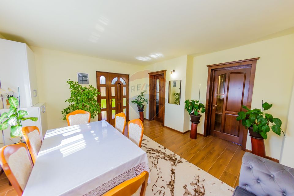 Casă cu 3 camere de vânzare