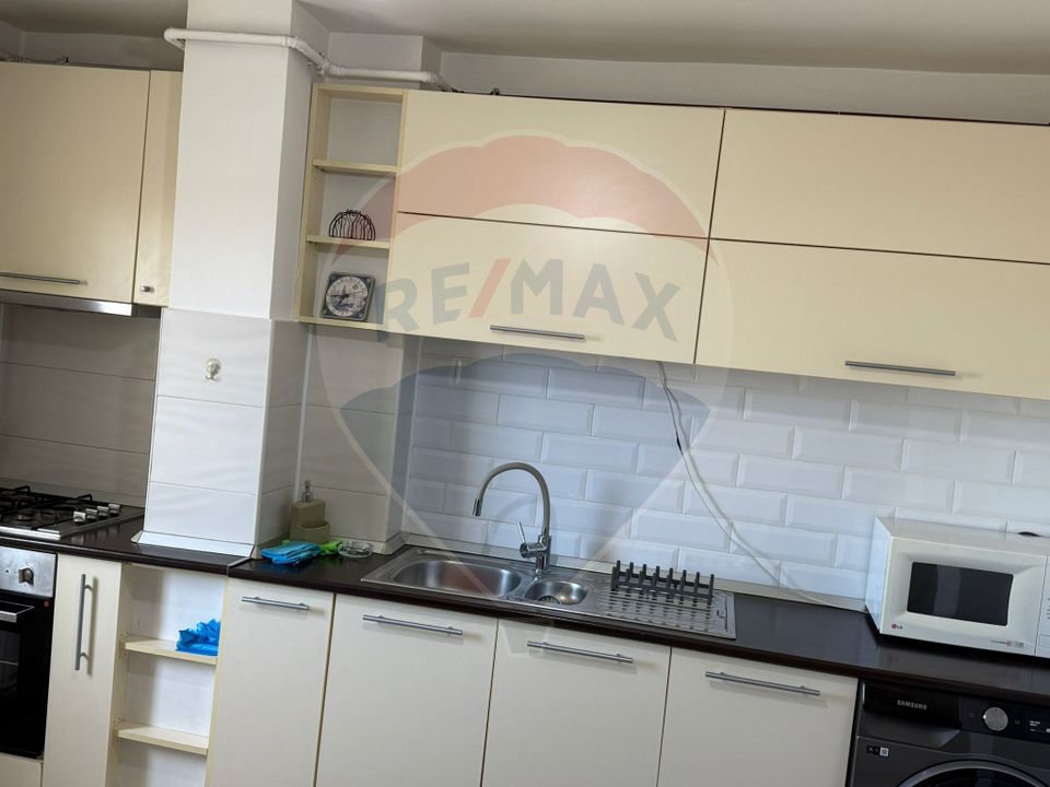 de inchiriat 3 camere, 70 mp, ultrafinisat, 3/4, centrala