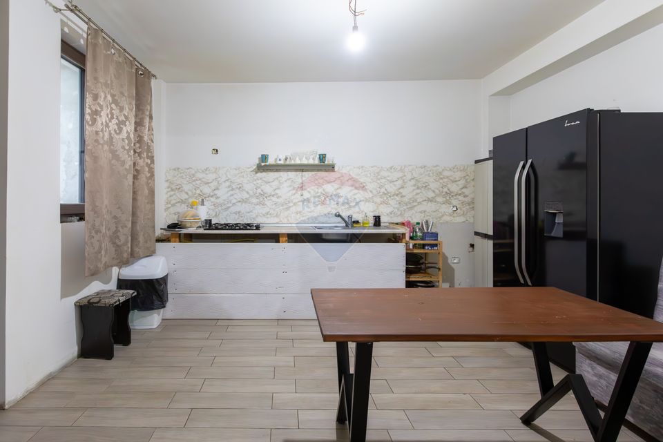 Casă / Vilă cu 4 camere de vânzare în Cartier - Gheraiesti